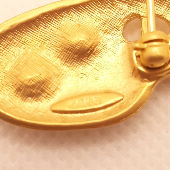 Hole in 1 Gold Tone Golfing Brooch - Picture 4 of 4